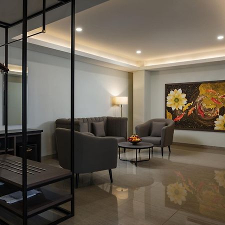 Hotel Santika Blitar Bagian luar foto