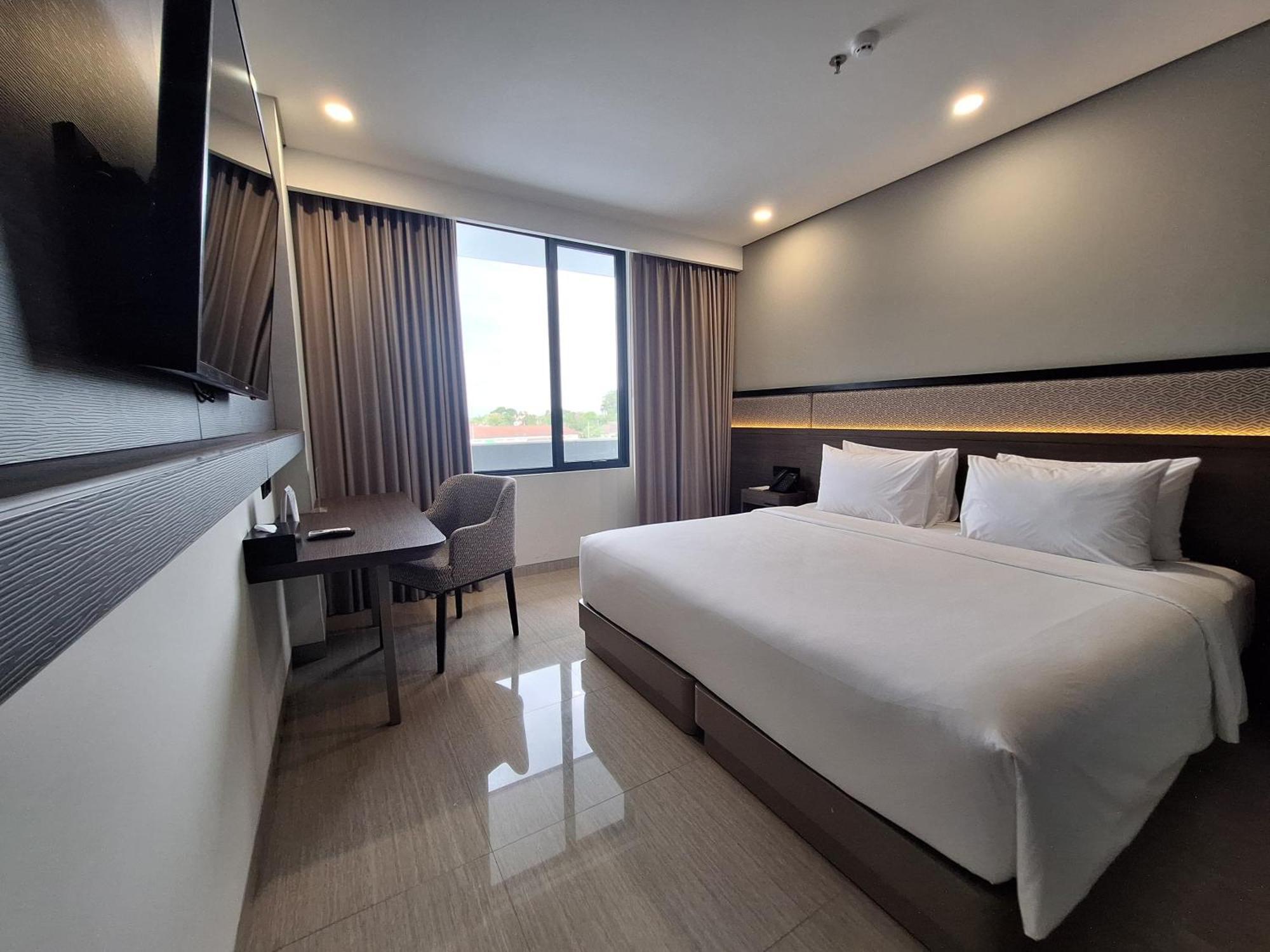 Hotel Santika Blitar Bagian luar foto