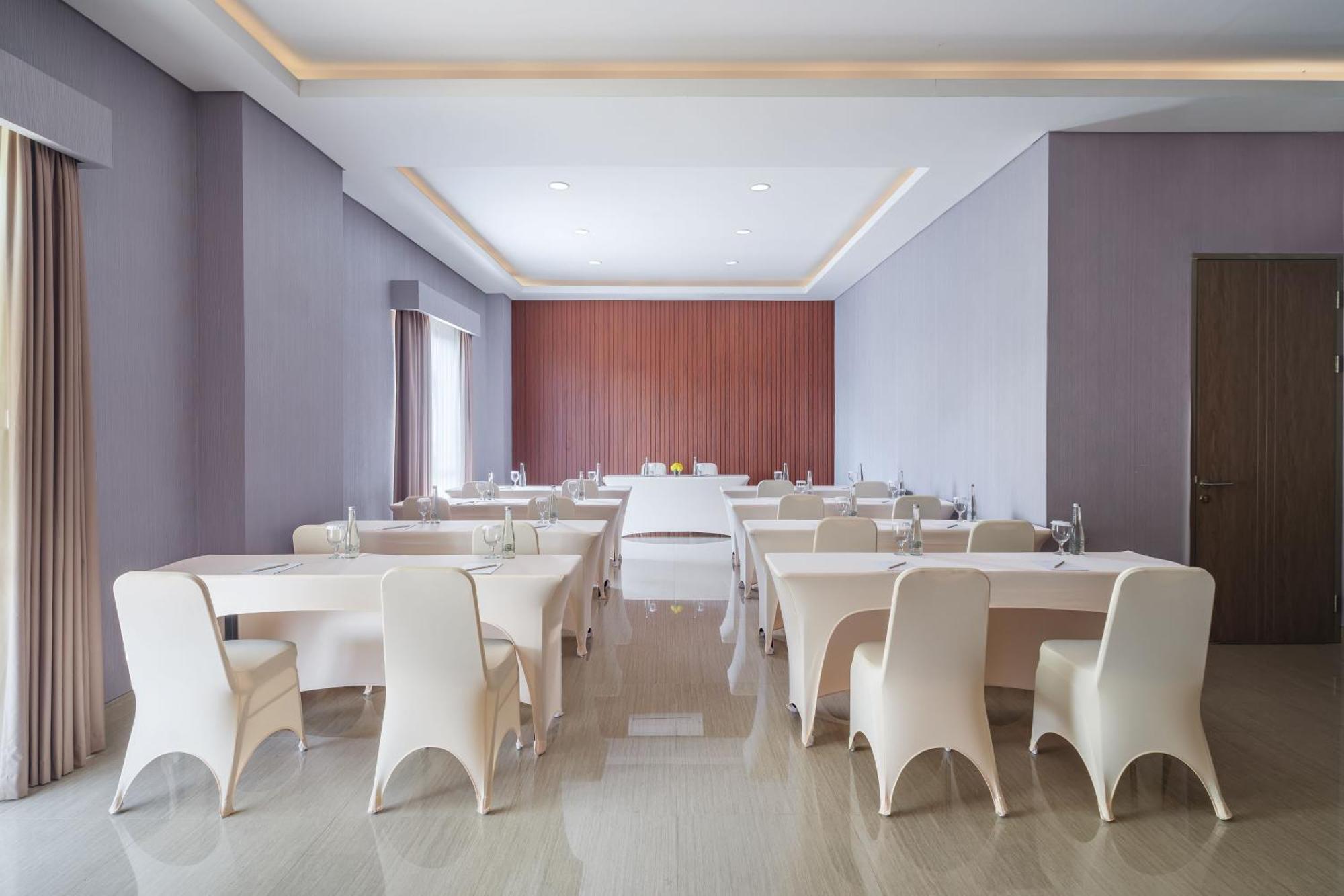 Hotel Santika Blitar Bagian luar foto