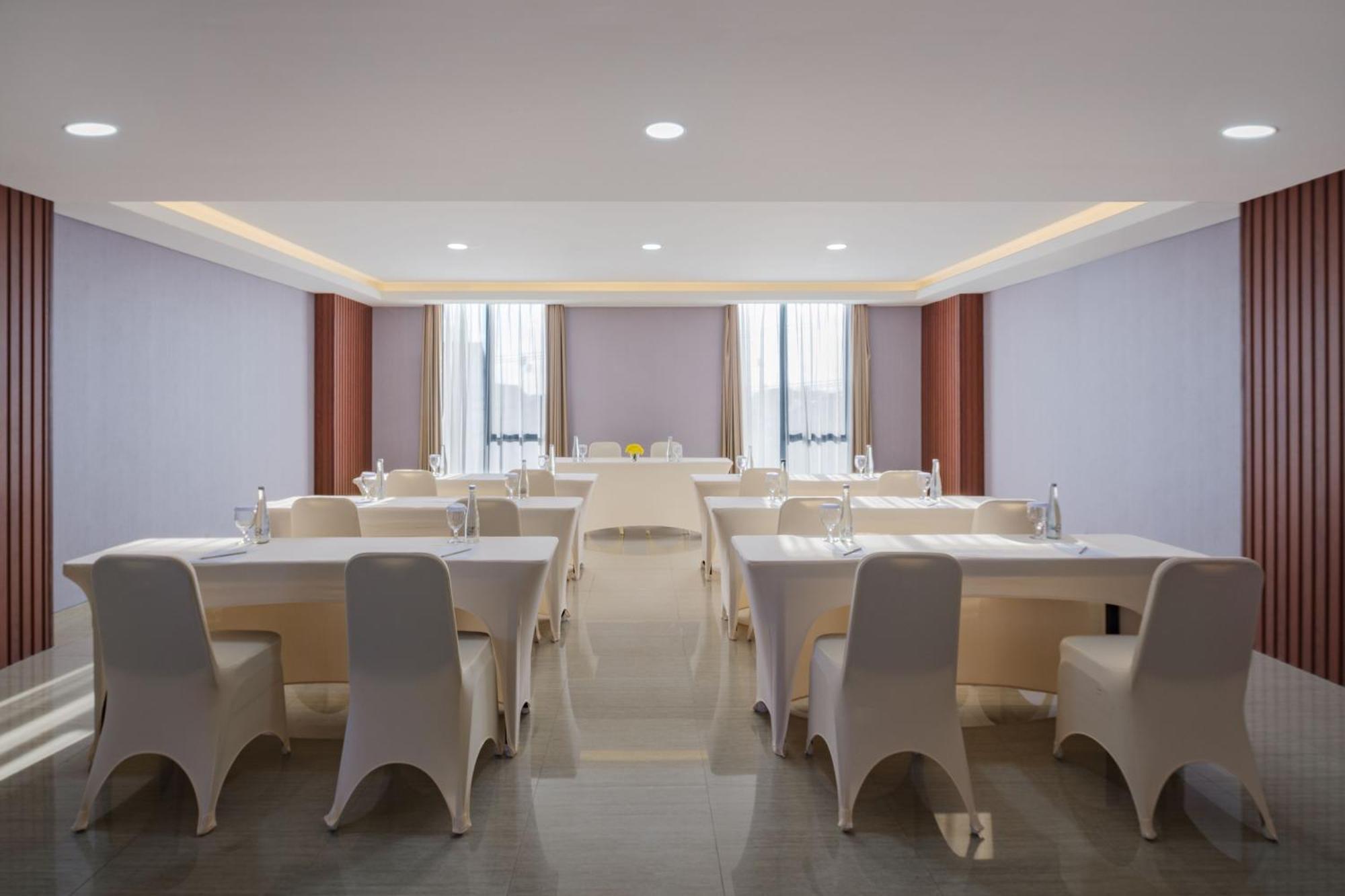 Hotel Santika Blitar Bagian luar foto