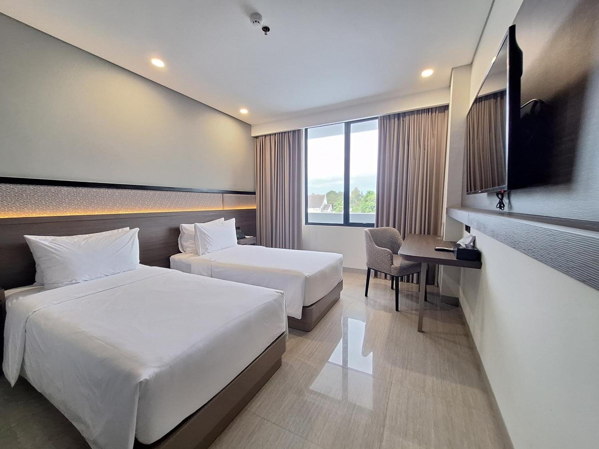 Hotel Santika Blitar Bagian luar foto