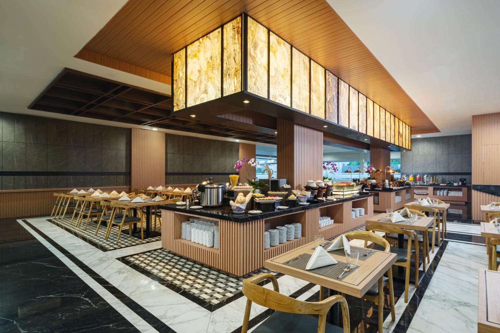 Hotel Santika Blitar Bagian luar foto